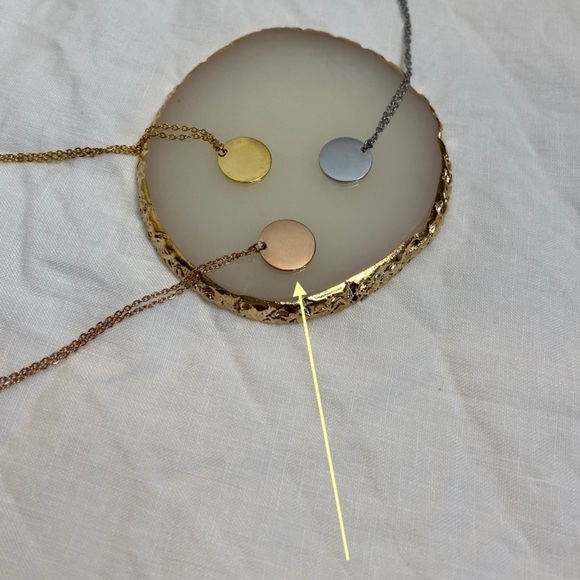 Dainty‎ Rose Gold stainless steel engraved Flower on delicate Chain necklace - Picture 6 of 12